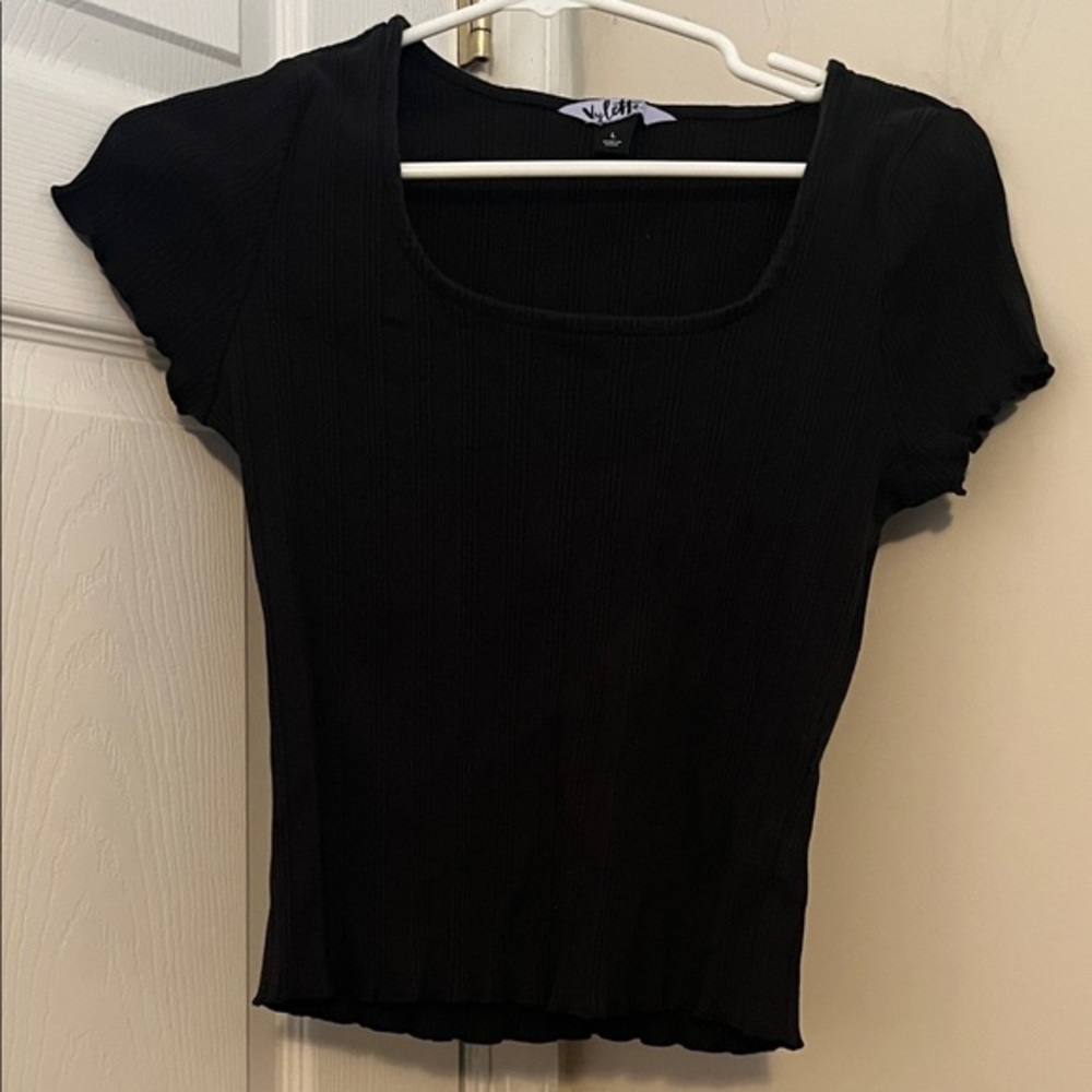 Elegant Black Ribbed Crop Top